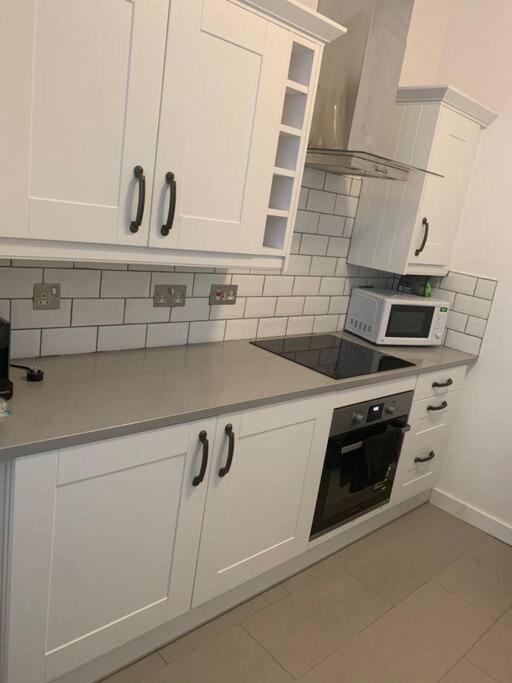 Recently Refurbished Apt Central Mk Free Parking Милтон-Кейнс Экстерьер фото