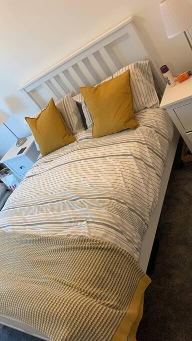 Recently Refurbished Apt Central Mk Free Parking Милтон-Кейнс Экстерьер фото