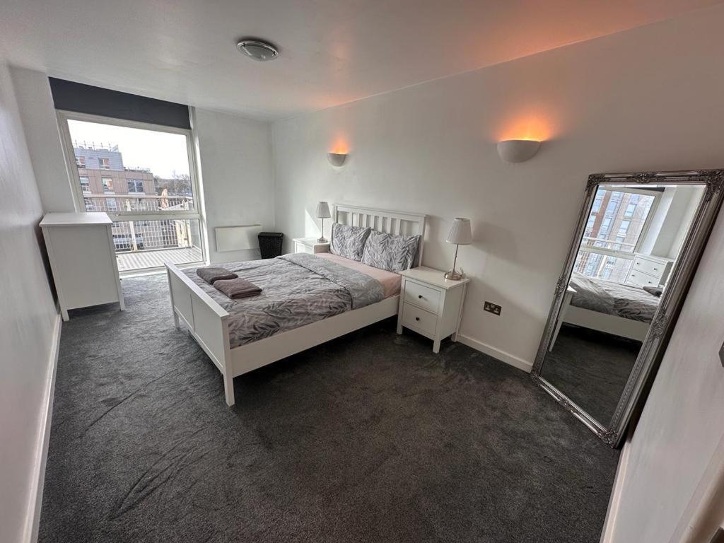 Recently Refurbished Apt Central Mk Free Parking Милтон-Кейнс Экстерьер фото