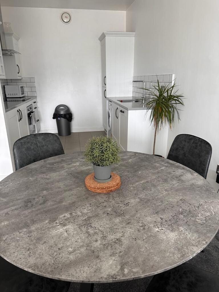 Recently Refurbished Apt Central Mk Free Parking Милтон-Кейнс Экстерьер фото