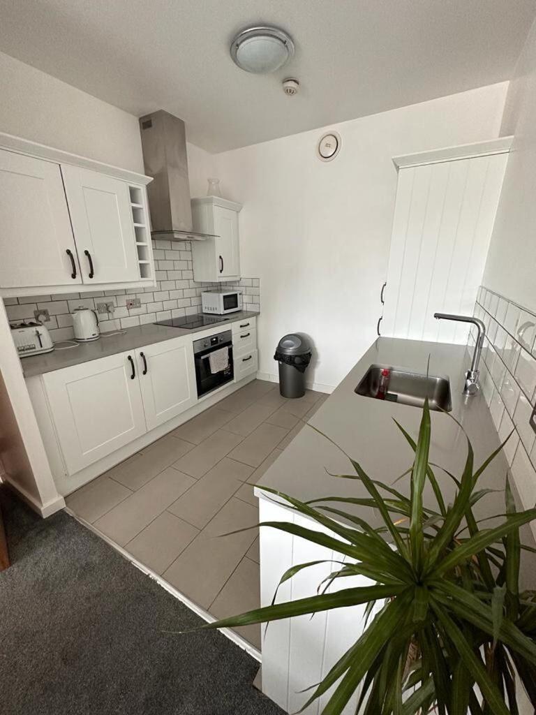 Recently Refurbished Apt Central Mk Free Parking Милтон-Кейнс Экстерьер фото